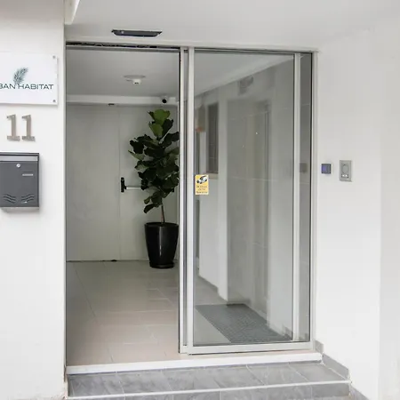 Urban Habitat Executive Гостевой дом Никосия