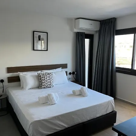 Urban Habitat Suites & Condos Guest house