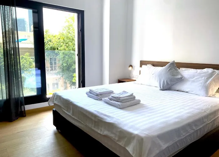 Urban Habitat Suites & Condos Guest house 4*