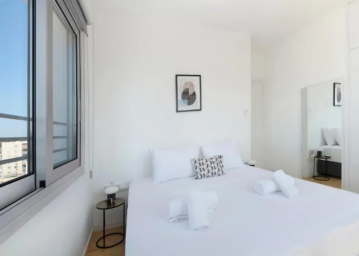 Urban Habitat Suites & Condos 4*