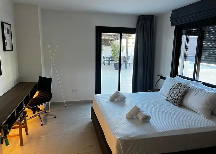 Guest house Urban Habitat Suites & Condos 4*