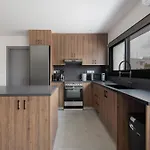 Urban Habitat & 아파트호텔 니코시아