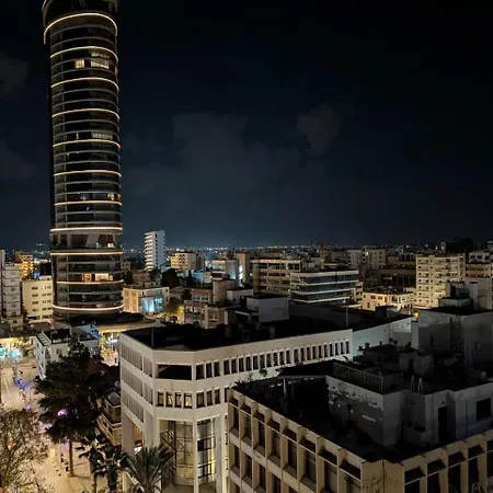 Urban Habitat & Ξενοδοχείο με διαμερίσματα 4*
