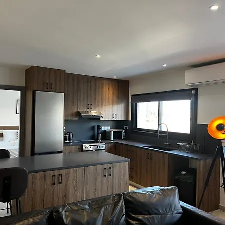 Urban Habitat Suites & Condos Гостевой дом Никосия