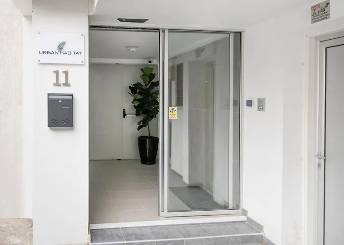 Urban Habitat Suites & Condos Гостевой дом Никосия