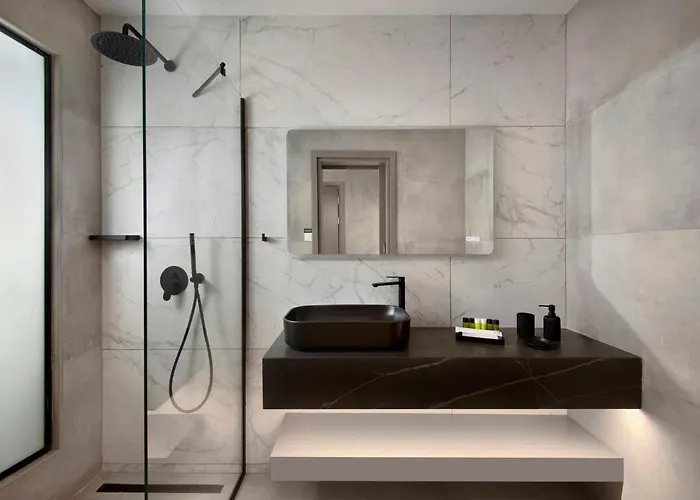 Гостевой дом Urban Habitat Suites & Condos