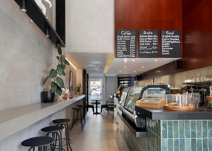 Urban Habitat Suites & Condos Πανσιόν 4*