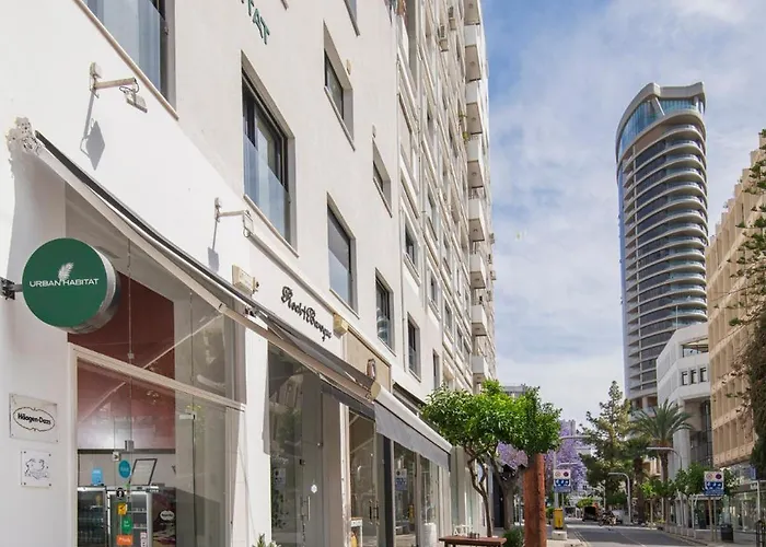 Πανσιόν Urban Habitat Suites & Condos 4*