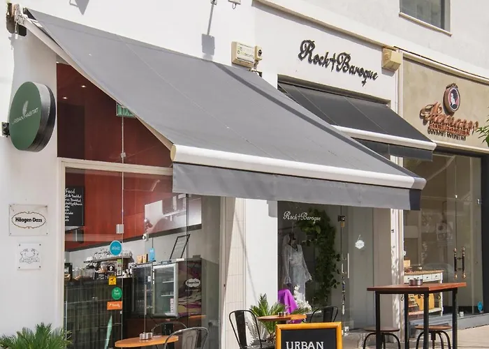 Urban Habitat Suites & Condos Πανσιόν 4*