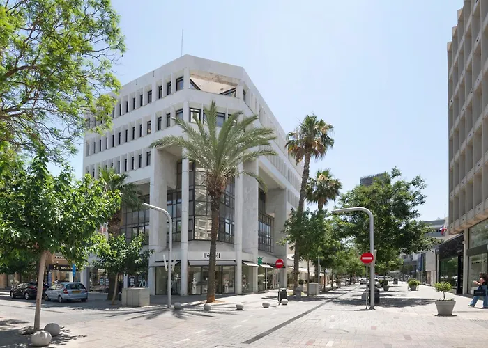 Urban Habitat Suites & Condos Πανσιόν 4*