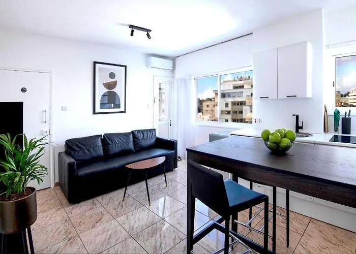 Гостевой дом Urban Habitat Suites & Condos Никосия