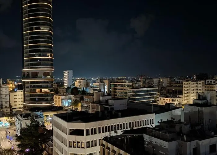 Urban Habitat Suites & Condos Гостевой дом 4*