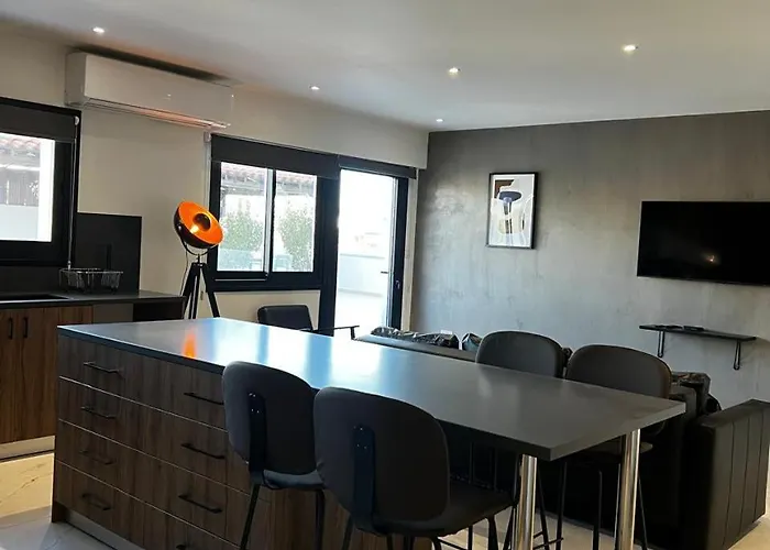 Urban Habitat Suites & Condos Никосия