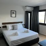 Urban Habitat & Apartmanhotel