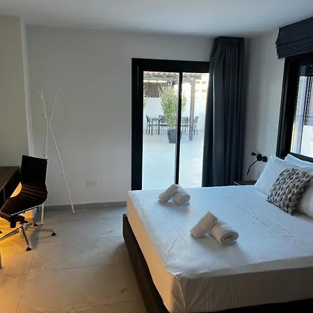 Penzion Urban Habitat Suites & Condos 4*