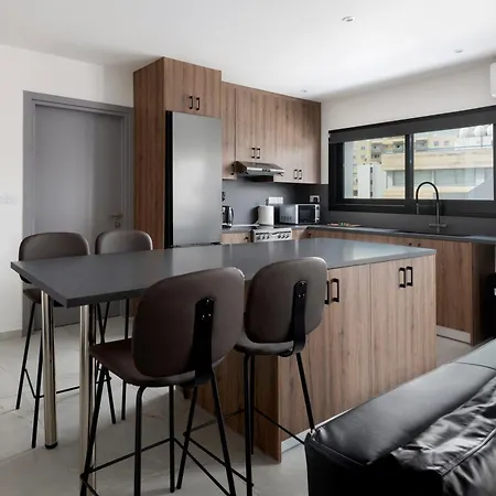 Urban Habitat & Apartmanhotel