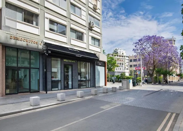 Penzion Urban Habitat Suites & Condos 4*